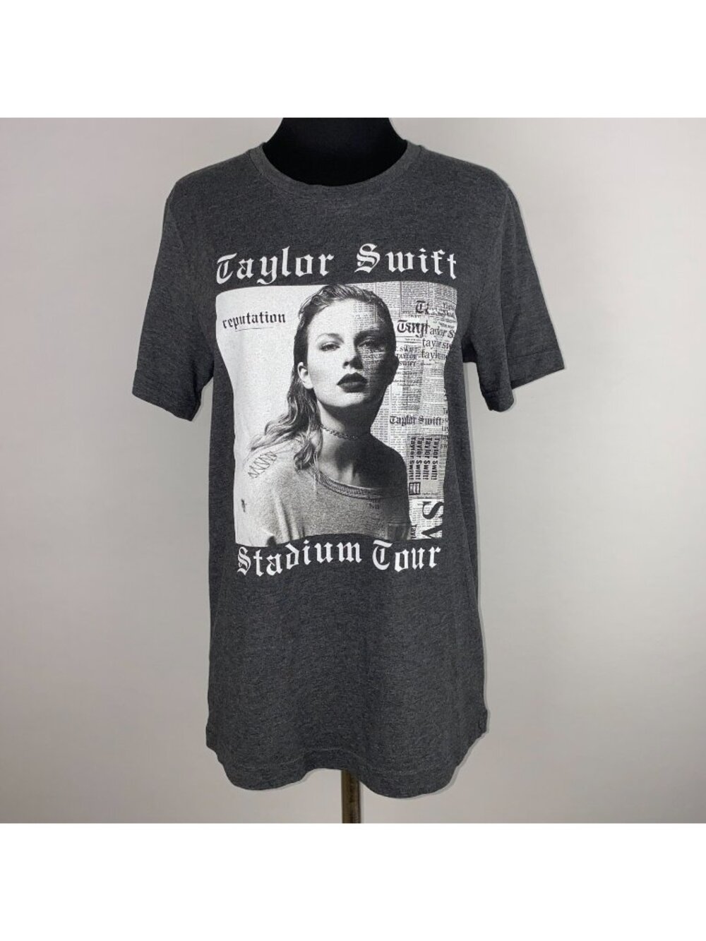 Taylor Swift Reputation Stadium Tour T-Shirt Tee Size M Concert Swiftie Eras